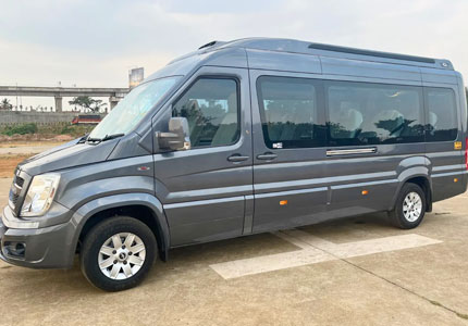 17 Seater Urbania Traveller Rental